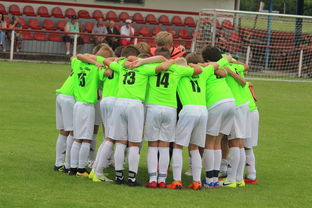 九游官网入口-库里赛后称赞队友团结赢下关键比赛，库里鼓励